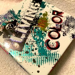 Living in color eyeshadow palette